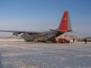 LC-130 Hercules Transportflugzeug am Südpol