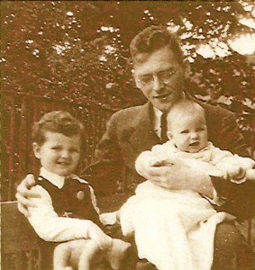 Otto Rössler mit Sohn Otto E. und Tochter Ingrid, undatiert