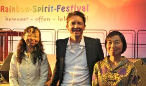 P. A. Straubinger am Rainbow-Spirit-Festival mit den Meisterinnen des Tiang Gong-Instituts